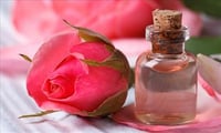 Brighten your skin with Rose Petals